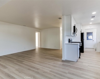 21443 Verne Avenue - Photo Thumbnail 3