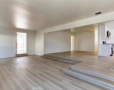 21443 Verne Avenue - Photo Thumbnail 2
