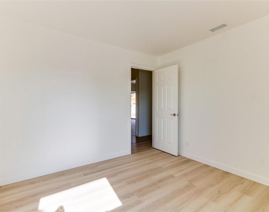 21443 Verne Avenue - Photo Thumbnail 13