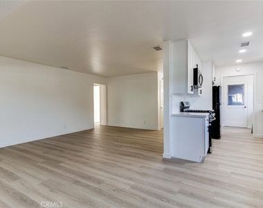 21443 Verne Avenue - Photo Thumbnail 6