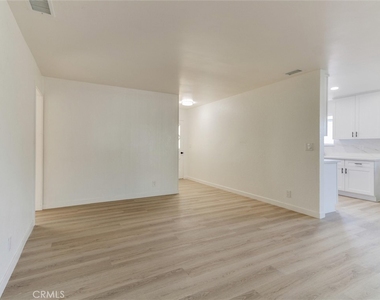 21443 Verne Avenue - Photo Thumbnail 4