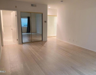 1811 Manning - Photo Thumbnail 14