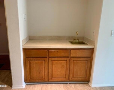 1811 Manning - Photo Thumbnail 2