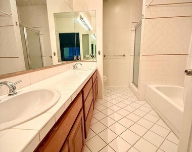 1811 Manning - Photo Thumbnail 24