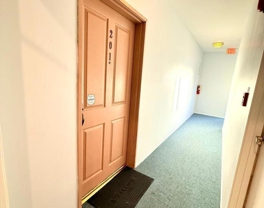 1811 Manning - Photo Thumbnail 3