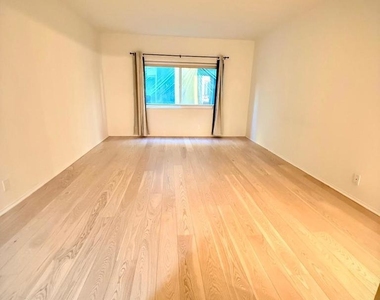1811 Manning - Photo Thumbnail 20
