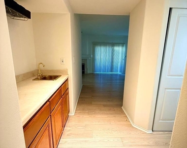 1811 Manning - Photo Thumbnail 5
