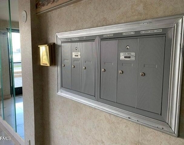 1811 Manning - Photo Thumbnail 24