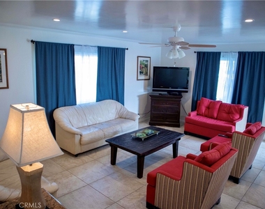 1107 Buena Vista - Photo Thumbnail 8