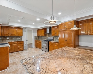 17511 Sherbrook - Photo Thumbnail 9