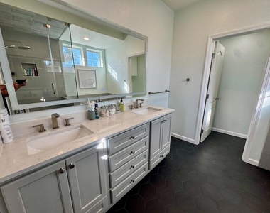 632 Moss Way - Photo Thumbnail 11