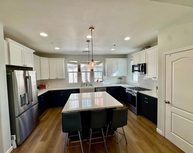 632 Moss Way - Photo Thumbnail 1