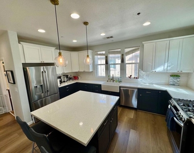 632 Moss Way - Photo Thumbnail 2
