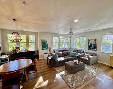 632 Moss Way - Photo Thumbnail 4