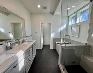 632 Moss Way - Photo Thumbnail 10