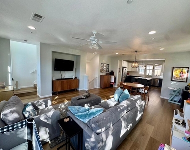 632 Moss Way - Photo Thumbnail 5