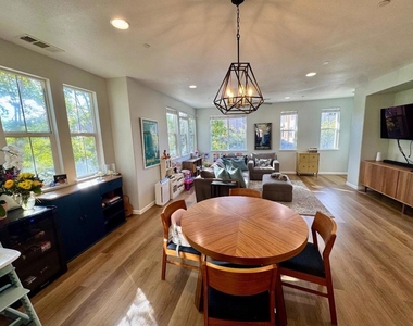 632 Moss Way - Photo Thumbnail 6