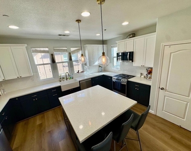 632 Moss Way - Photo Thumbnail 3