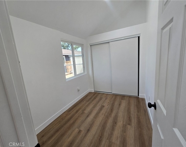 4728 Hillside - Photo Thumbnail 12