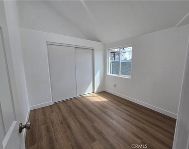 4728 Hillside - Photo Thumbnail 11