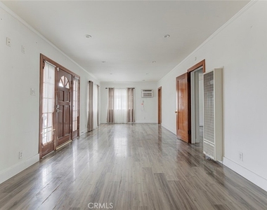 10733 Louise Avenue - Photo Thumbnail 4
