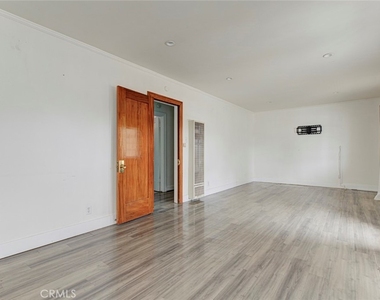 10733 Louise Avenue - Photo Thumbnail 3