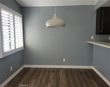 260 Evergreen Court - Photo Thumbnail 3