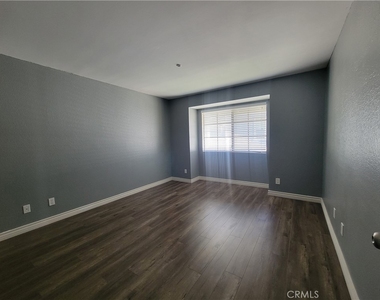 260 Evergreen Court - Photo Thumbnail 9