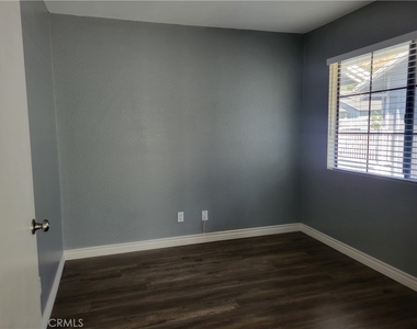 260 Evergreen Court - Photo Thumbnail 7