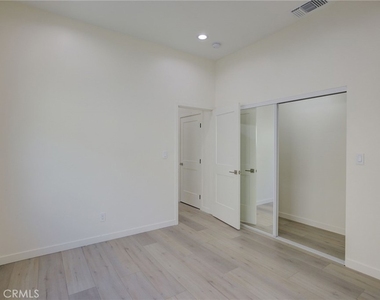 10922 Garden Grove Avenue - Photo Thumbnail 9