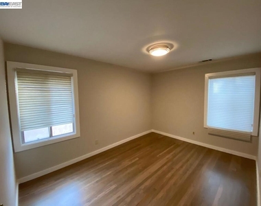 105 Roberta Ave - Photo Thumbnail 15