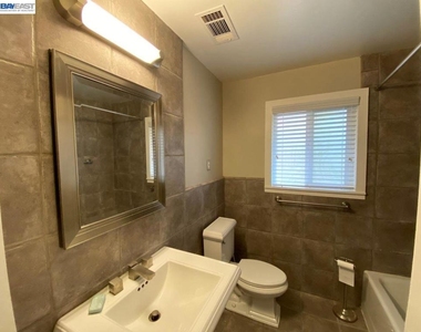 105 Roberta Ave - Photo Thumbnail 16