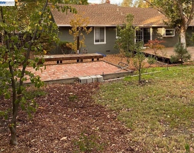 105 Roberta Ave - Photo Thumbnail 24
