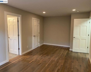 105 Roberta Ave - Photo Thumbnail 10