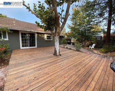 105 Roberta Ave - Photo Thumbnail 23