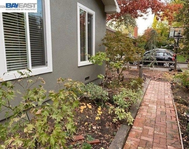 105 Roberta Ave - Photo Thumbnail 3