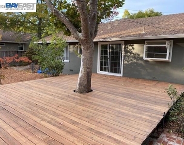 105 Roberta Ave - Photo Thumbnail 20