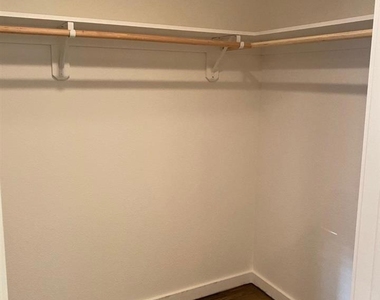 105 Roberta Ave - Photo Thumbnail 14