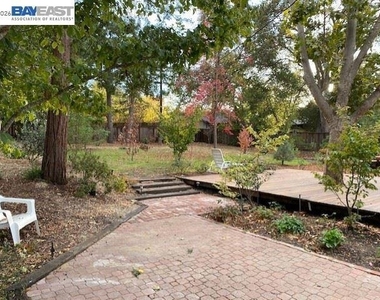 105 Roberta Ave - Photo Thumbnail 21