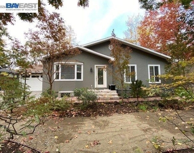105 Roberta Ave - Photo Thumbnail 1