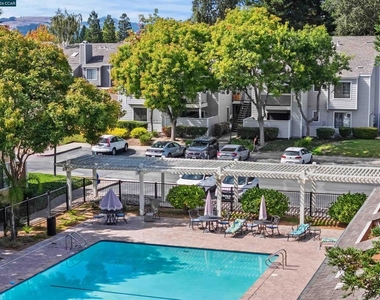 332 Eastridge Dr - Photo Thumbnail 42
