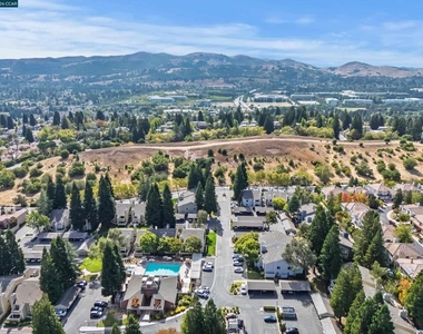 332 Eastridge Dr - Photo Thumbnail 43