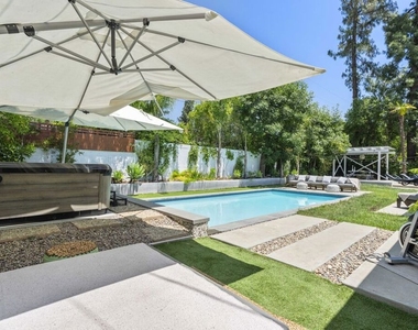 23023 Gainford Street - Photo Thumbnail 14
