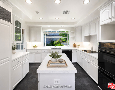 4645 Petit Avenue - Photo Thumbnail 4