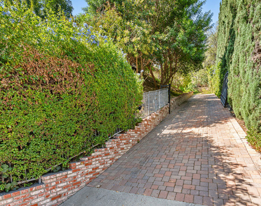 4645 Petit Avenue - Photo Thumbnail 29