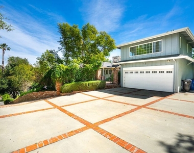 4645 Petit Avenue - Photo Thumbnail 26