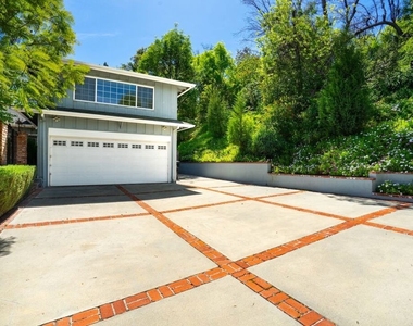 4645 Petit Avenue - Photo Thumbnail 27