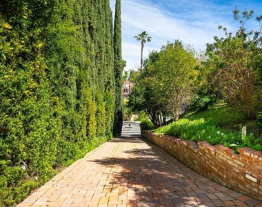 4645 Petit Avenue - Photo Thumbnail 28