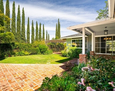4645 Petit Avenue - Photo Thumbnail 3
