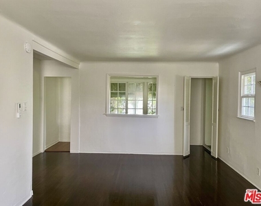 9050 Elevado Street - Photo Thumbnail 10
